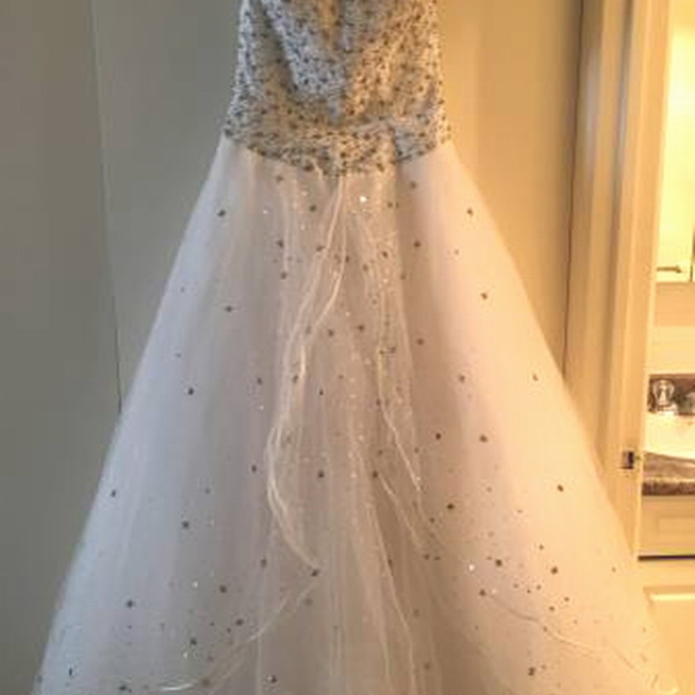 PRINCESS STYLE STRAPLESS WEDDING DRESS - Excellent - Picture 2 of 5